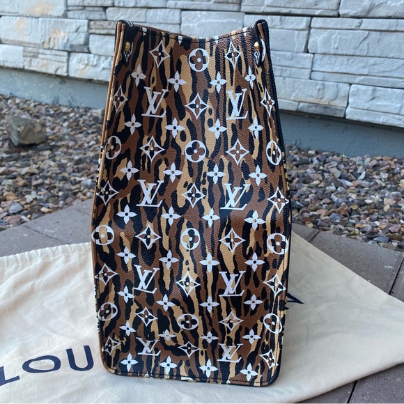 SOLD Louis Vuitton Giant Jungle Onthego GM - Picture 9 of 16